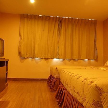 499 Hotel Ratchadapisek Bangkok Eksteriør bilde